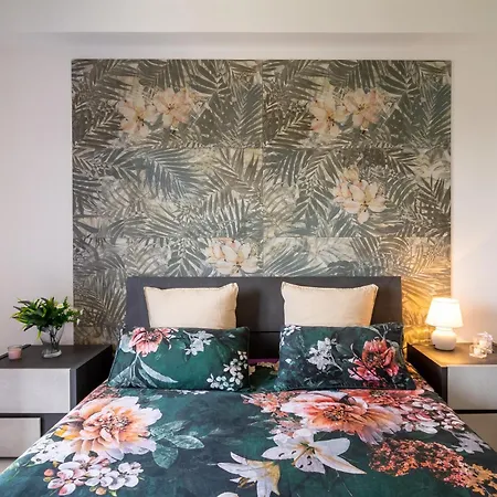Artisti - Happy Apartment